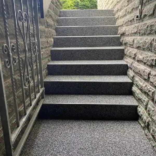 Stone carpet stairs with contrasting dark treads